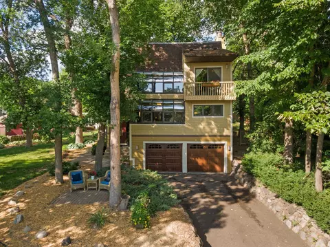 2940 Medicine Ridge Rd, Plymouth, MN 55441
