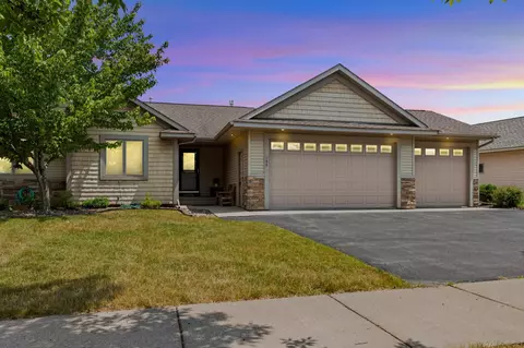 948 Fairchild Dr, River Falls, WI 54022