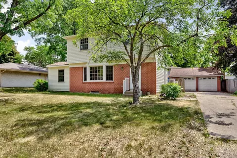 1820 Woodcrest Dr, Saint Paul, MN 55119