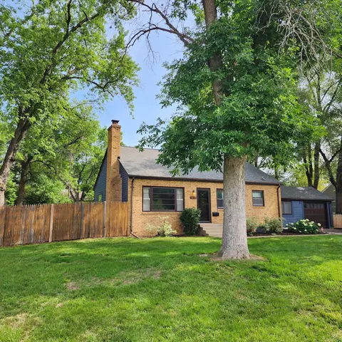 12116 Brenlyn Ln, Minnetonka, MN 55343