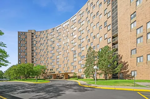 1181 Edgcumbe Rd #1608, Saint Paul, MN 55105