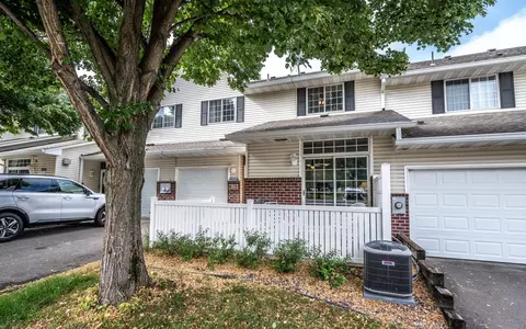 2814 Mallard Dr, Woodbury, MN 55125