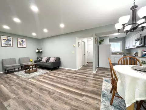 639 E Burnsville Pkwy #47, Burnsville, MN 55337