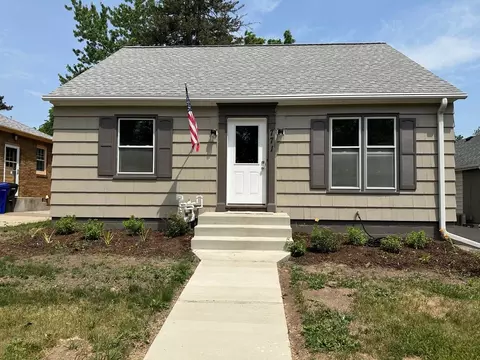 771 Iowa Ave W, Saint Paul, MN 55117