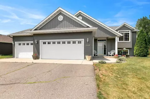 1932 Eastern Star Cir, Sauk Rapids, MN 56379