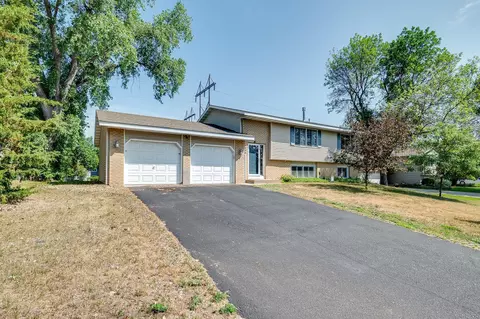 4548 W 135th St, Savage, MN 55378