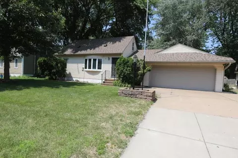 55 Circle Dr, Circle Pines, MN 55014