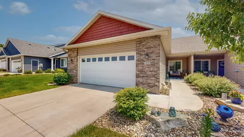 2700 Hawk Ridge Ct SE, Rochester, MN 55904