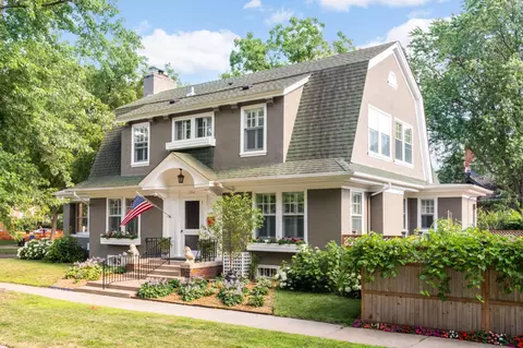 384 Holly Ave, Saint Paul, MN 55102