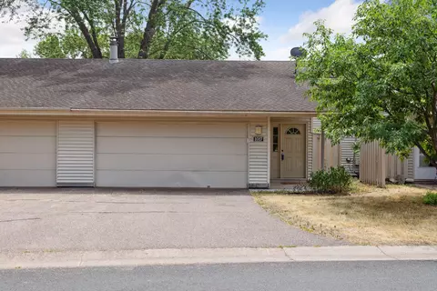 1017 Carmel Ct, Shoreview, MN 55126