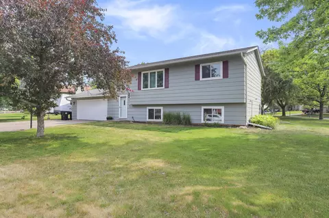11114 Wisconsin Ave N, Champlin, MN 55316