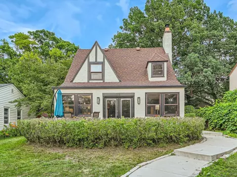 718 Chippewa Ave, Saint Paul, MN 55107