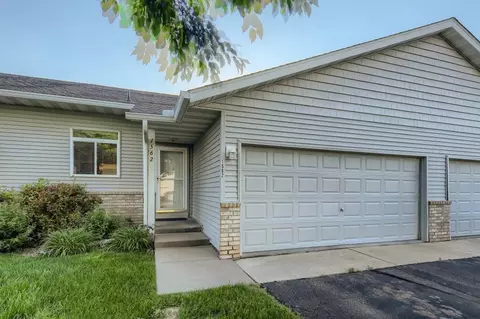 1562 Dublin Ct, Shakopee, MN 55379