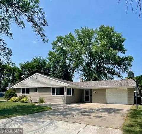 105 11th Ave NE, Hutchinson, MN 55350