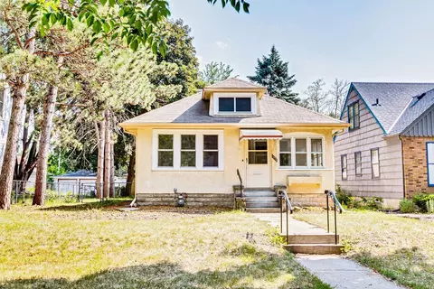 1676 Taylor Ave W, Saint Paul, MN 55104