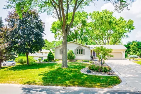 9936 Kell Ave S, Bloomington, MN 55437
