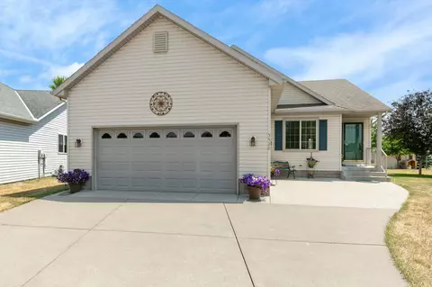 5520 Knollwood Dr, Saint Cloud, MN 56303