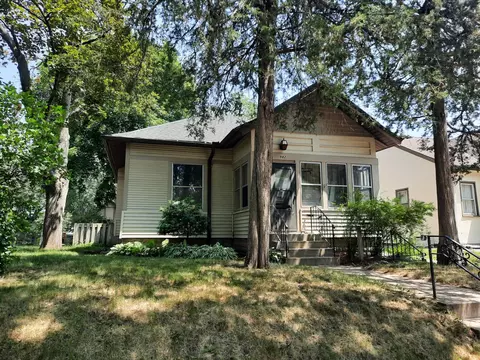 982 Como Pl, Saint Paul, MN 55103