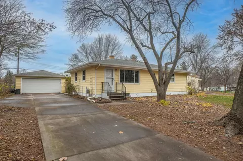 664 Esther Ln, Woodbury, MN 55125