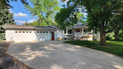 1213 S Halvorson St, Redwood Falls, MN 56283