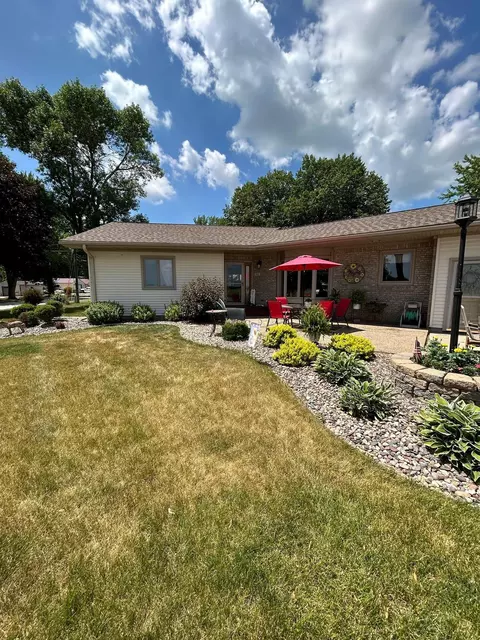 802 4th St, Lyle, MN 55953 photo 3