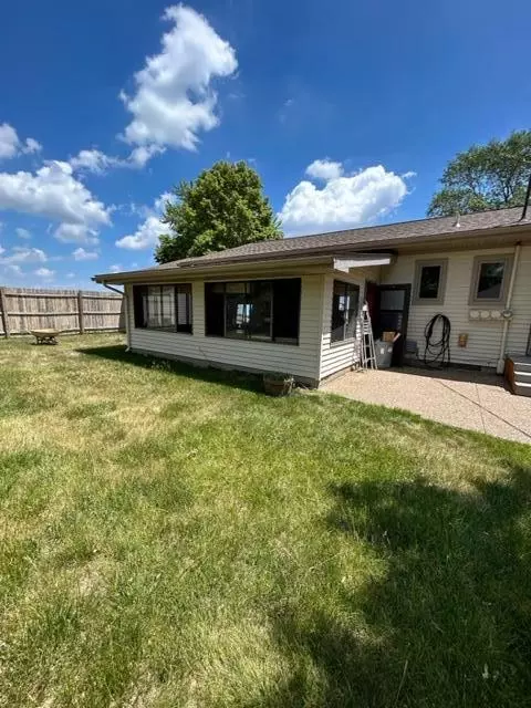 802 4th St, Lyle, MN 55953 photo 4