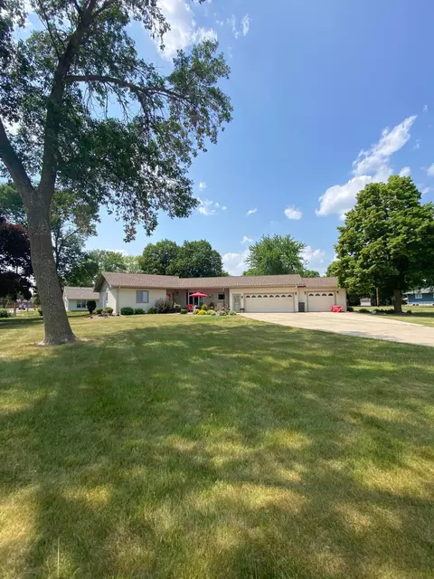 802 4th St, Lyle, MN 55953 photo 2