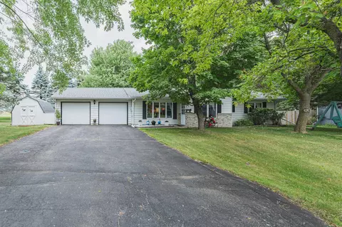 406 Circle Dr, Braham, MN 55006