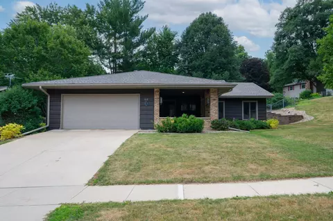 616 Woodhill Ct NW, Rochester, MN 55901