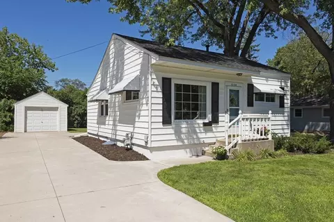 6124 Xerxes Ave S, Edina, MN 55410