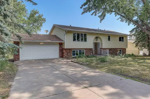 933 Cobb Rd, Shoreview, MN 55126
