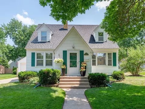 715 Holmes St S, Shakopee, MN 55379