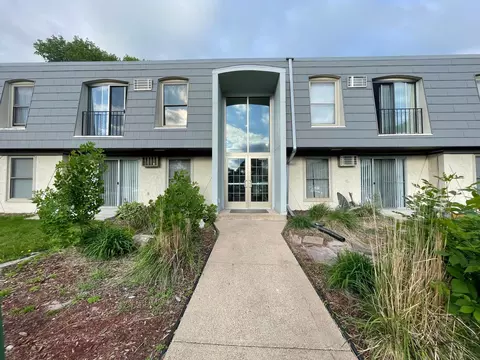 813 11th Ave S #6, Hopkins, MN 55343