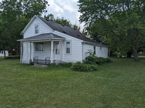 106 4th St, Lyle, MN 55953