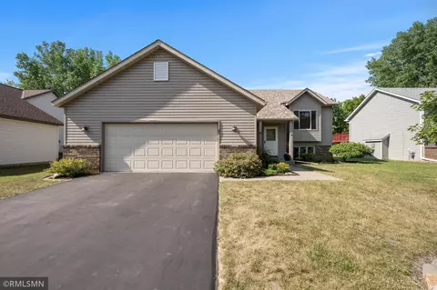 47 Maple Ln, Little Canada, MN 55117