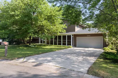360 Oakcrest Ln, Roseville, MN 55113