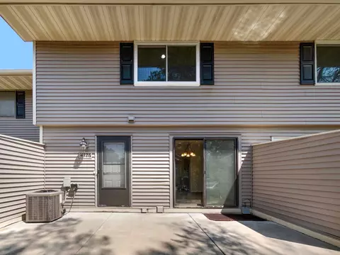 4326 Chatsworth St N, Shoreview, MN 55126