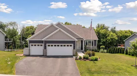 935 Lakewood Trl, Norwood Young America, MN 55397