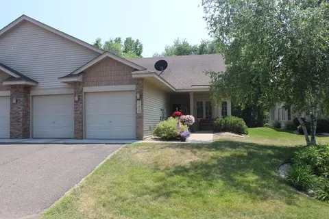 366 Summer Ln, Maplewood, MN 55117