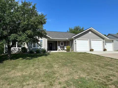 320 Trailstone Dr SW, Cokato, MN 55321