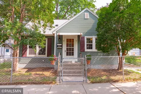 901 Rose Ave E, Saint Paul, MN 55106