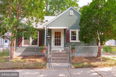 901 Rose Ave E, Saint Paul, MN 55106