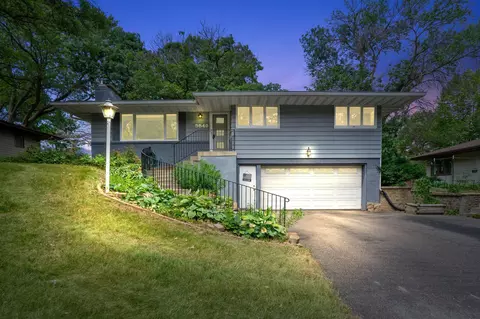 5540 Regis Trl NE, Fridley, MN 55432