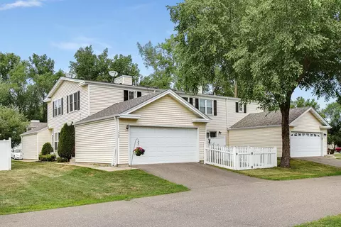 1468 Granada Ave N, Oakdale, MN 55128