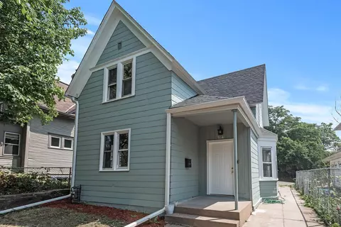 914 Earl St, Saint Paul, MN 55106