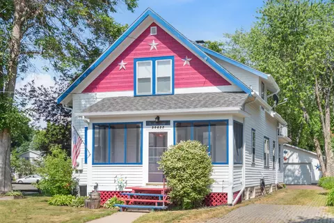 30635 Park St, Lindstrom, MN 55045
