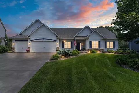 3903 Arlington Dr, Woodbury, MN 55129