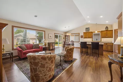 412 Wellington Cir, Waite Park, MN 56387