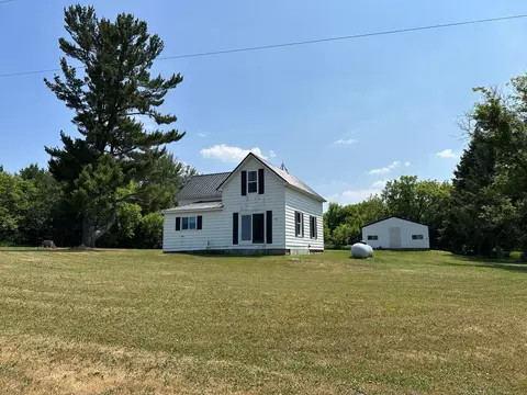 121 4 12 Ave, Clayton, WI 54004