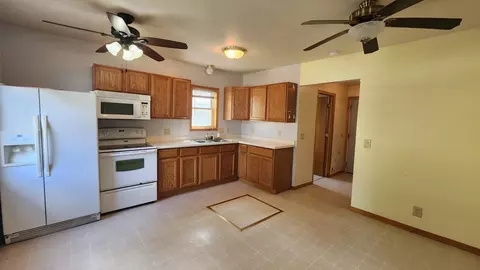 106 Monroe St SE, Hutchinson, MN 55350
